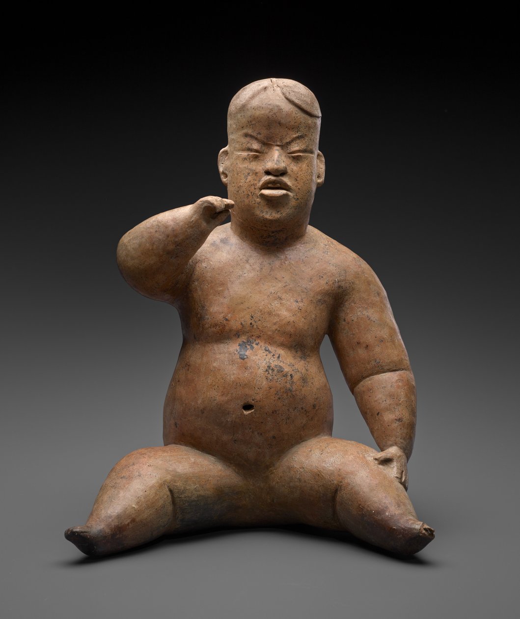 Istuva hahmo tekijältä Culture Olmec
