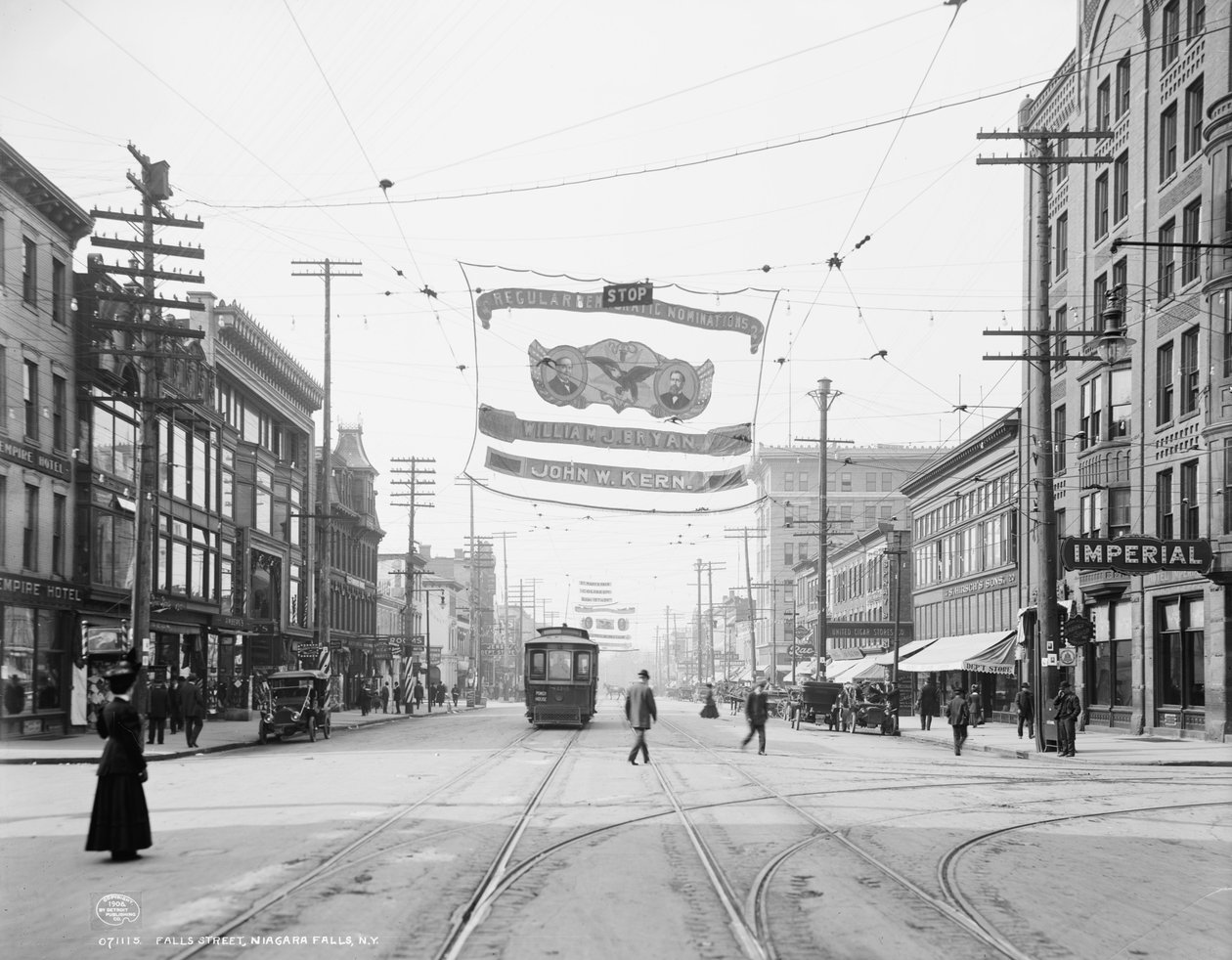 Falls Street, Niagara Falls, N.Y., noin 1908. tekijältä Detroit Publishing Co.