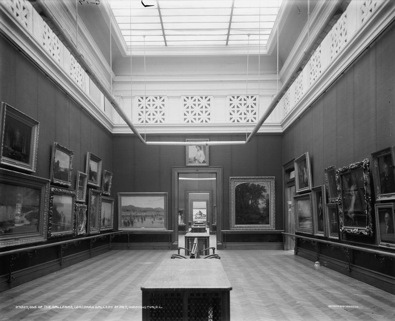 Yksi gallerioista, Corcoran Gallery of Art, Washington, D.C., noin 1905-15. tekijältä Detroit Publishing Co.