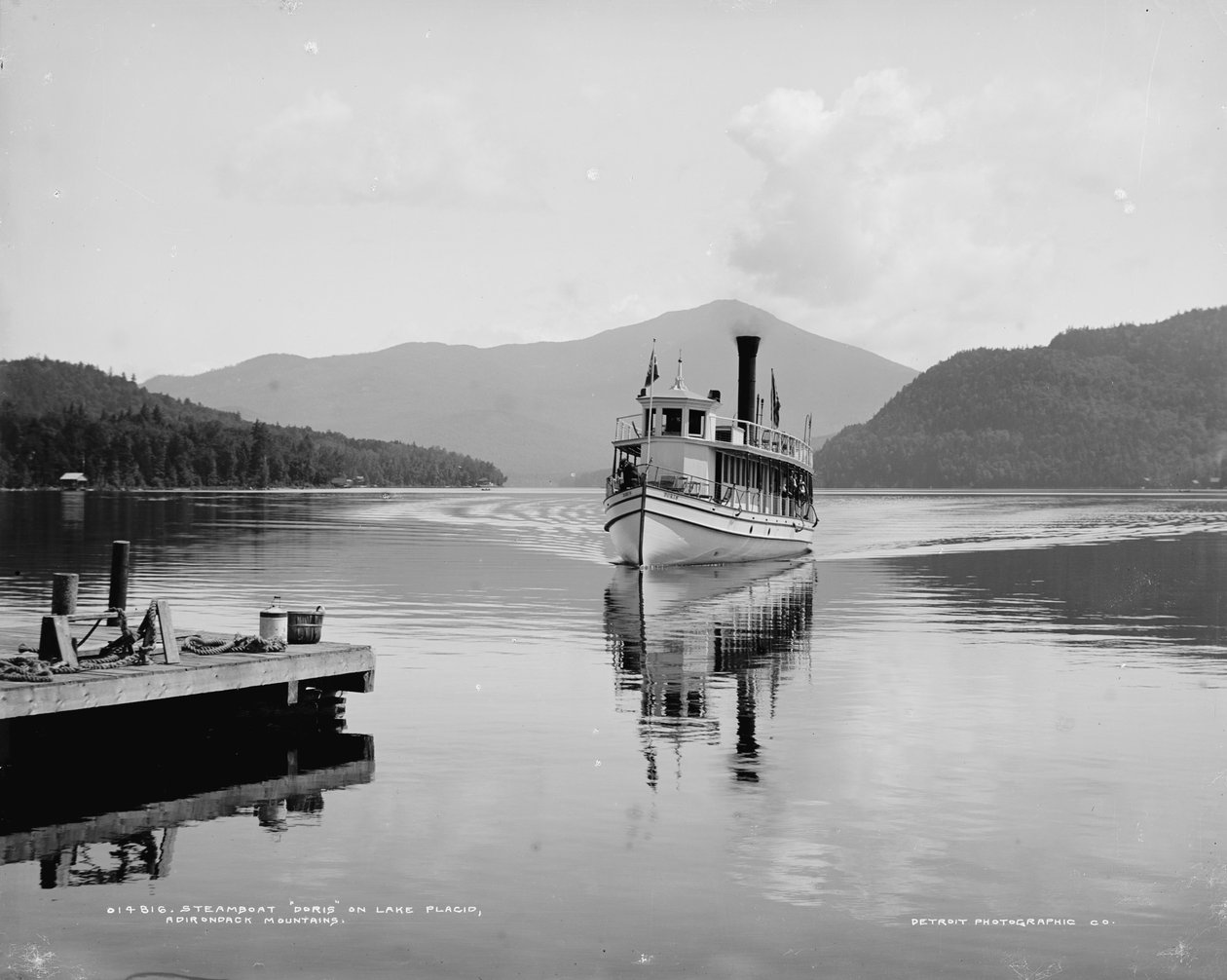 Höyrylaiva Doris Lake Placidilla, Adirondack-vuorilla, n. 1902 tekijältä Detroit Publishing Co.