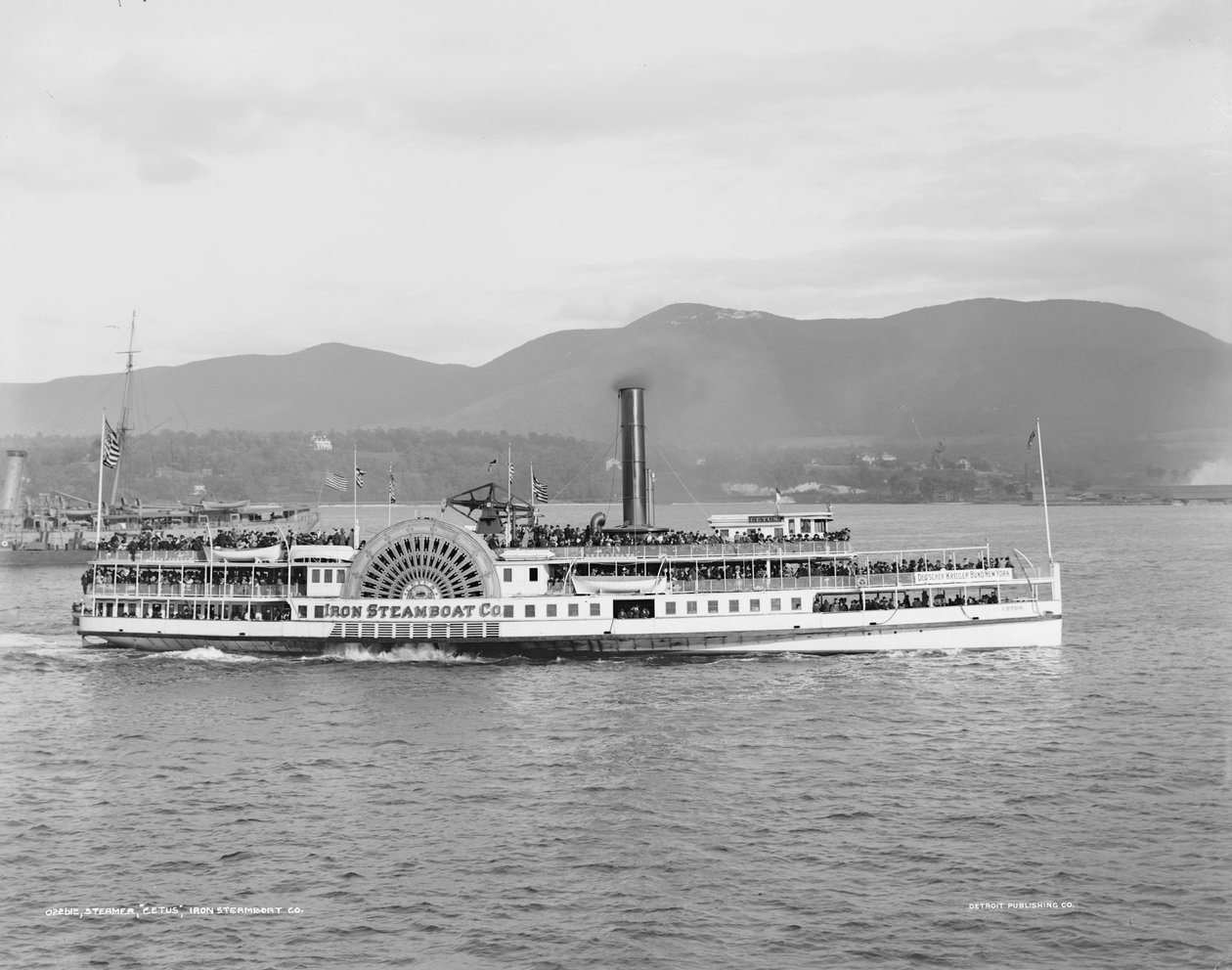 Höyrylaiva Cetus, Iron Steamboat Co. 1909. tekijältä Detroit Publishing Co.