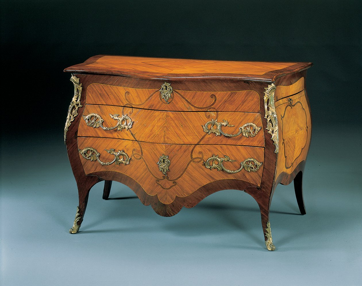 Rokokookaappi, 1700-luvun puoliväli tekijältä Dutch School