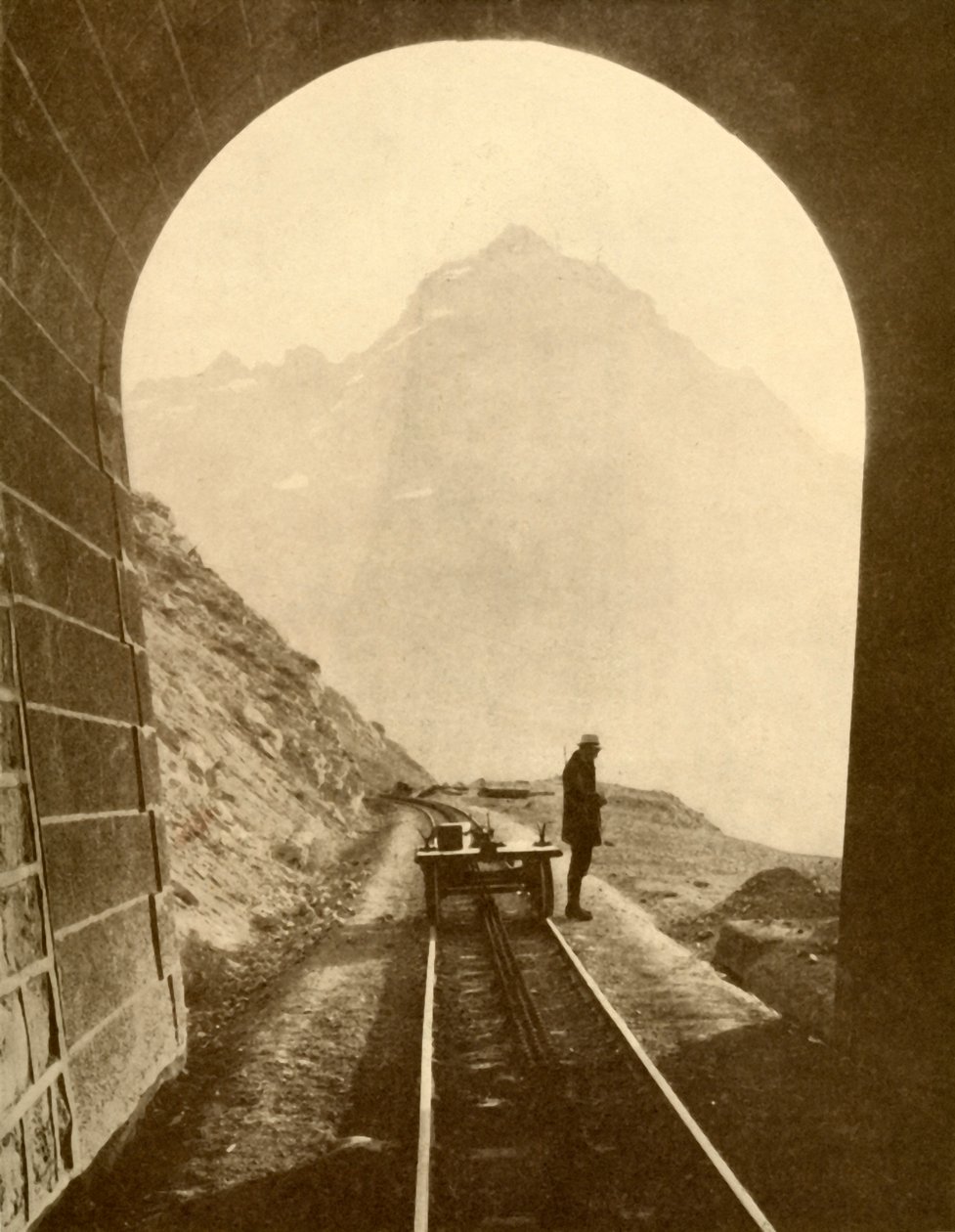 The Wonderful Trans-Andine Railway, 1930. tekijältä ENA
