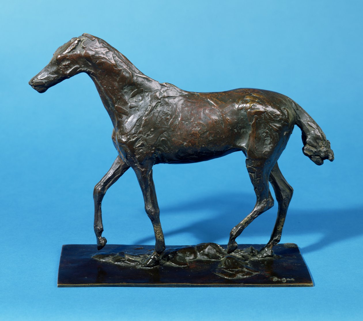 Hevoskävely (pronssi) tekijältä Edgar Degas