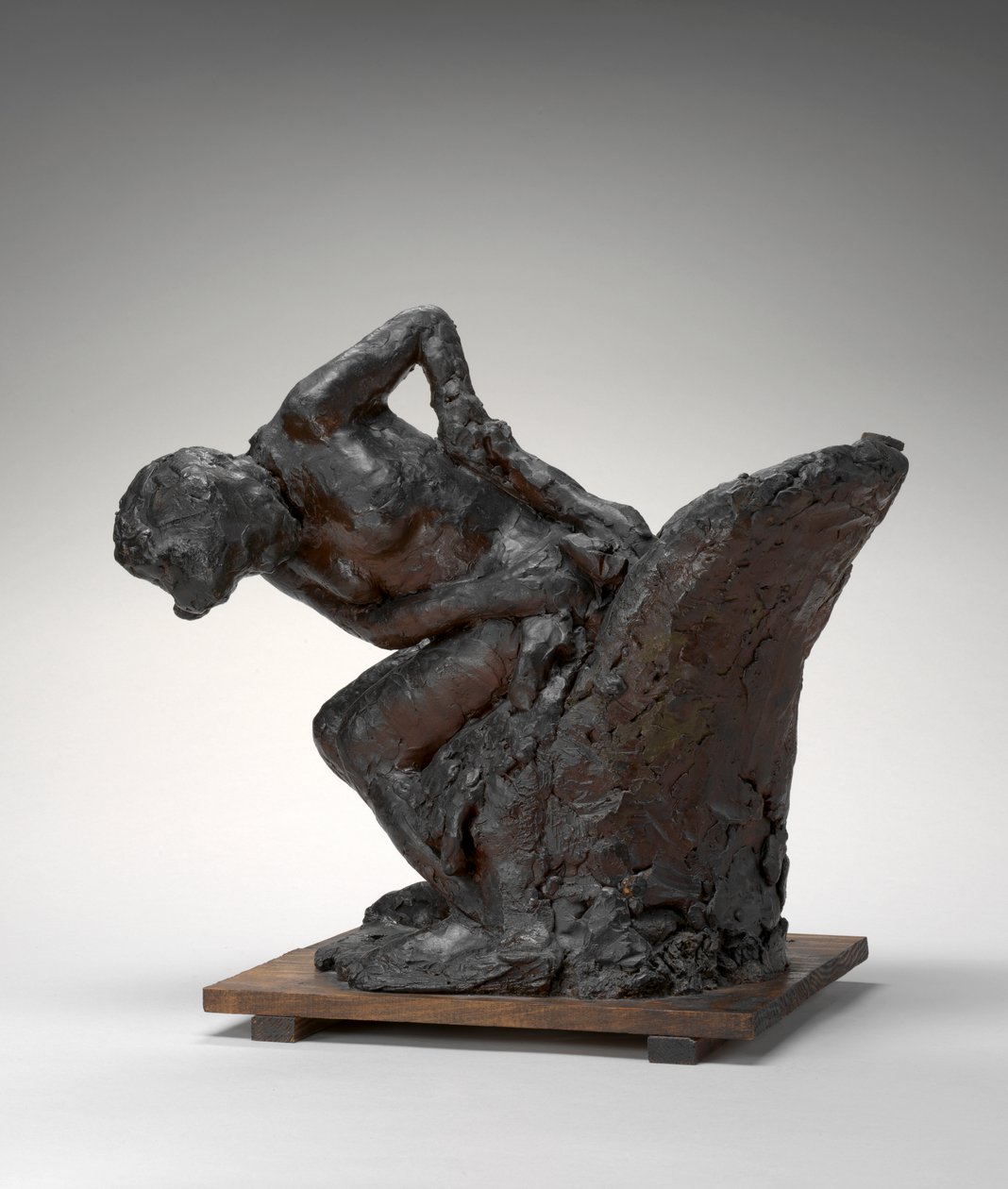 Nainen istuu, pyyhkii vasenta lantiotaan tekijältä Edgar Degas