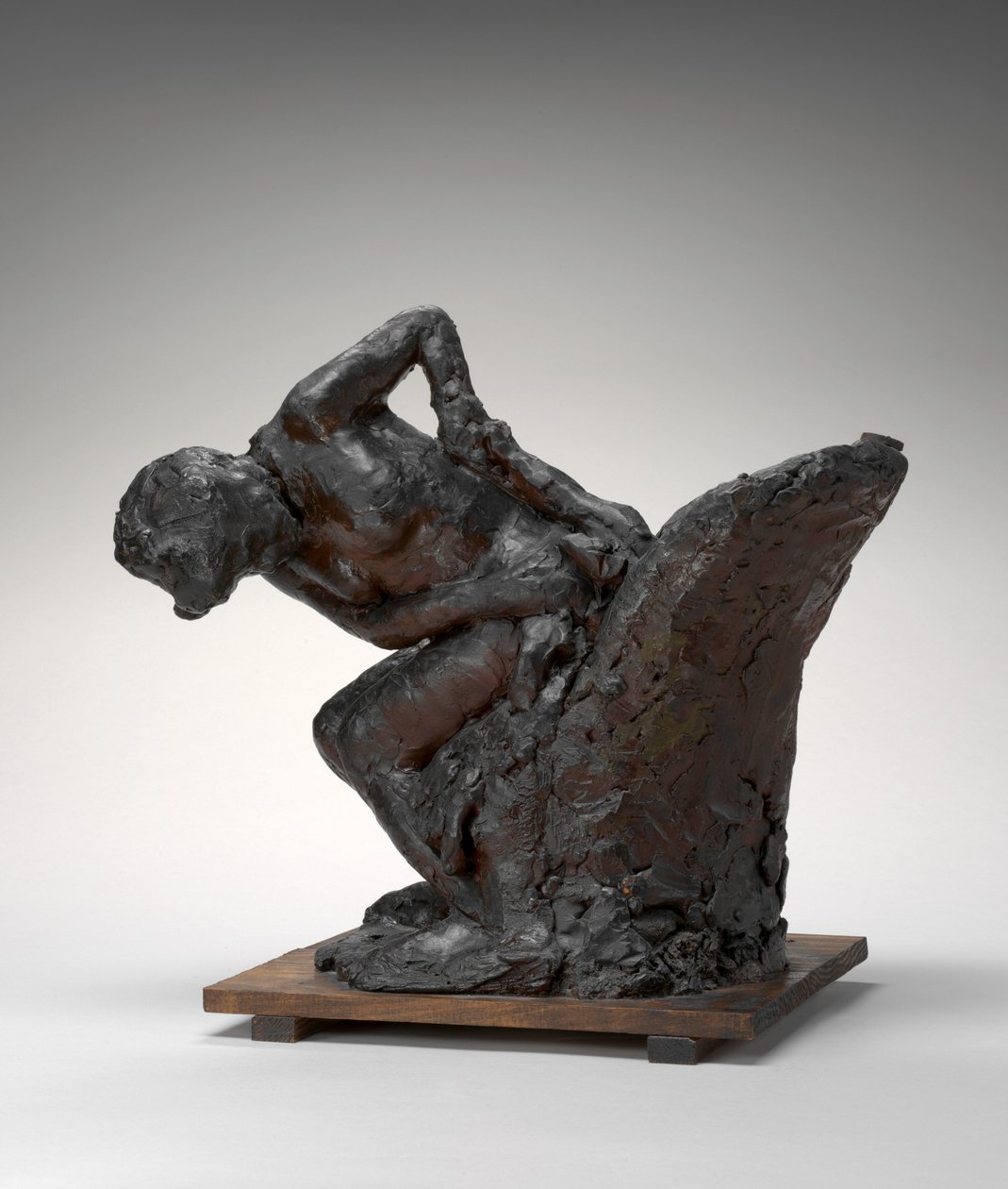 Nainen istuu, pyyhkii vasenta lonkkaa, 1890s1911. tekijältä Edgar Degas