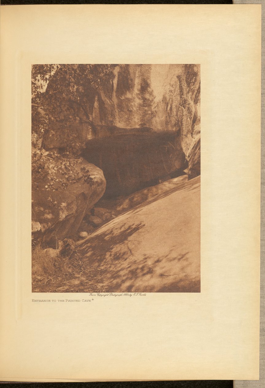 Sisäänkäynti maalattuun luolaan tekijältä Edward S. Curtis