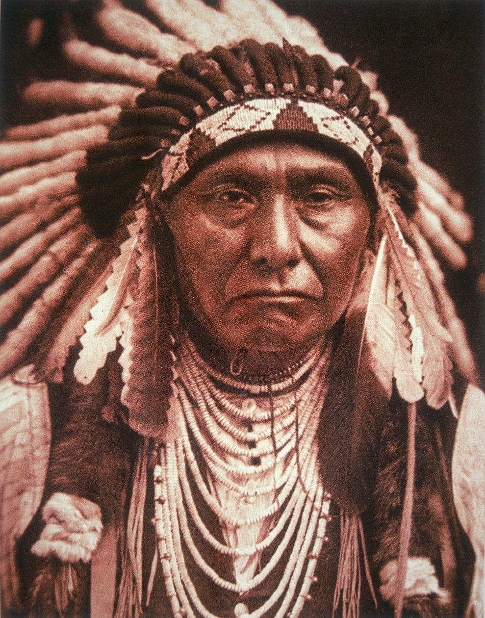 Chefe Joseph (1840-1904) c.1903 (foto em preto e branco) finlandês tekijältä Edward Sheriff Curtis