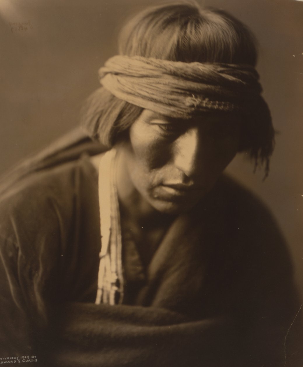 Hastobiga, Navaho Medicine Man 1904 (kuva) tekijältä Edward Sheriff Curtis