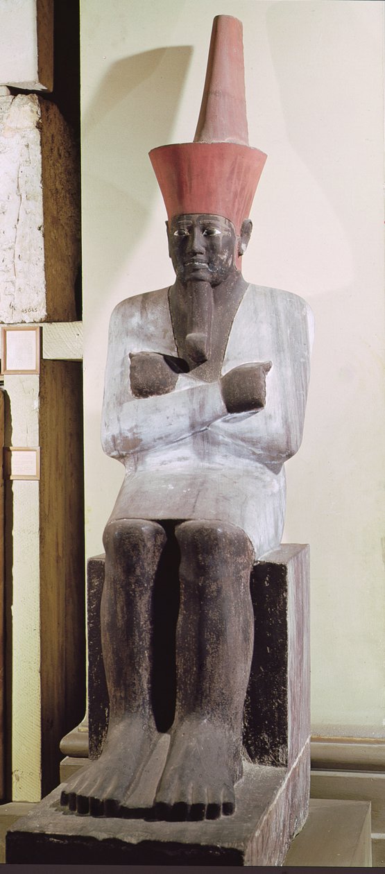 Mentuhotep II:n patsas, valtaistuimella ja yllään Ala-Egyptin punainen kruunu, otettu Mentuhotep II:n ruumistemppelistä, Deir el-Bahrista, Keski-Britanniassa (maalattu hiekkakivi) tekijältä Egyptian 11th Dynasty