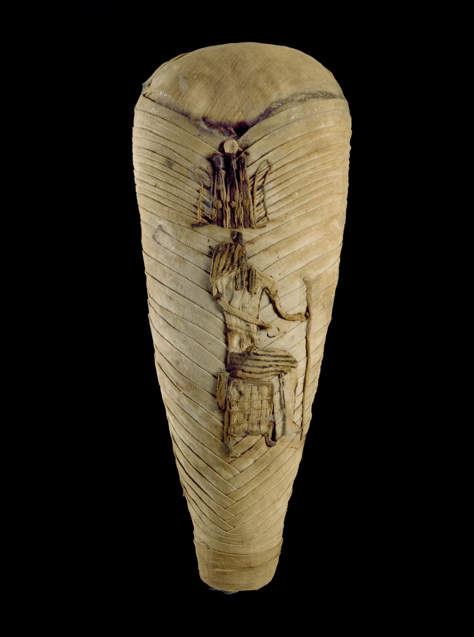 Muumioitunut ibis pellavasidteeseen käärittynä eläinten jäännökset, pellava tekijältä Egyptian Ptolemaic Period