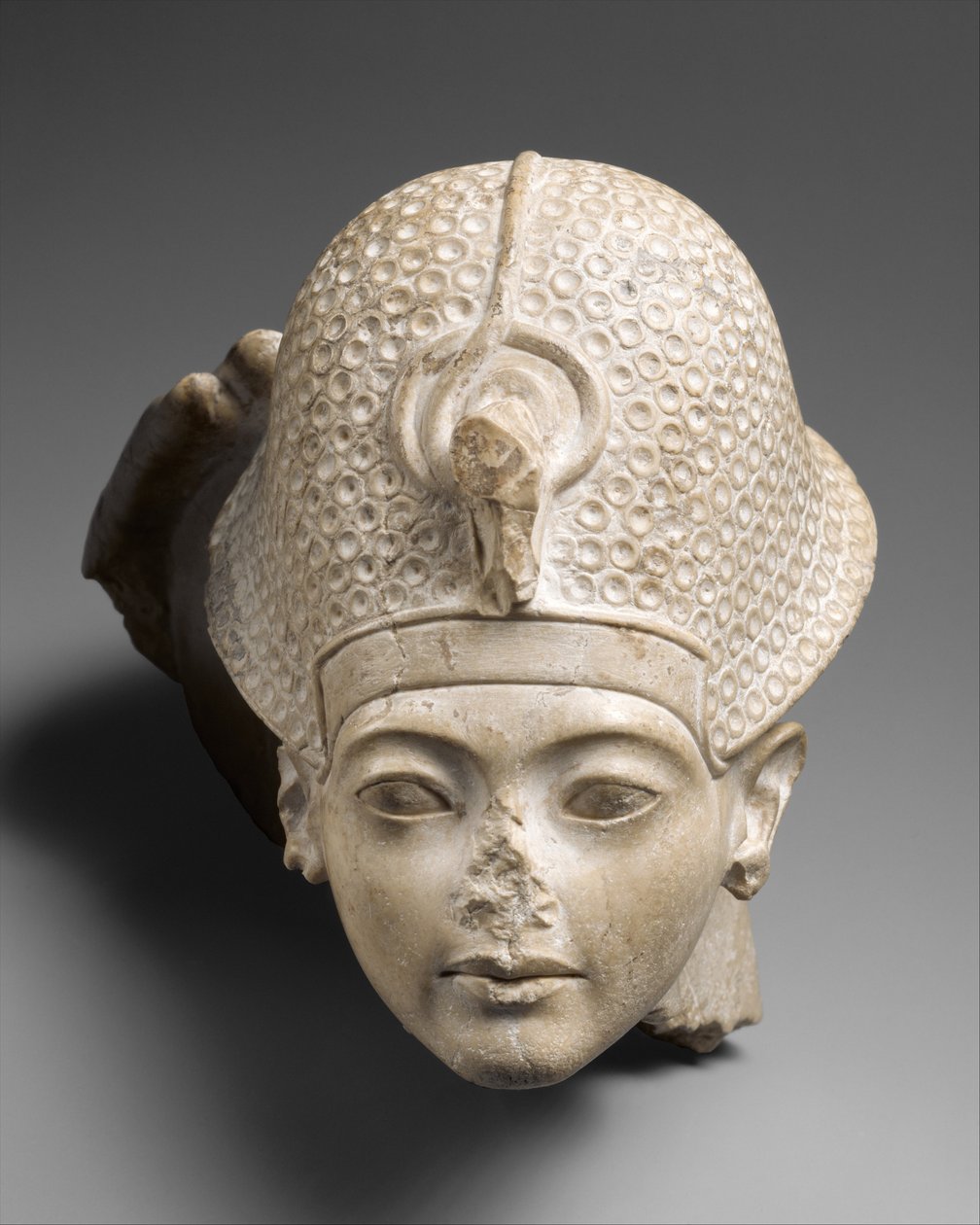 Tutankhamonin pää, noin 1336-27 eaa. (kalkkikivi). tekijältä Egyptian 18th Dynasty