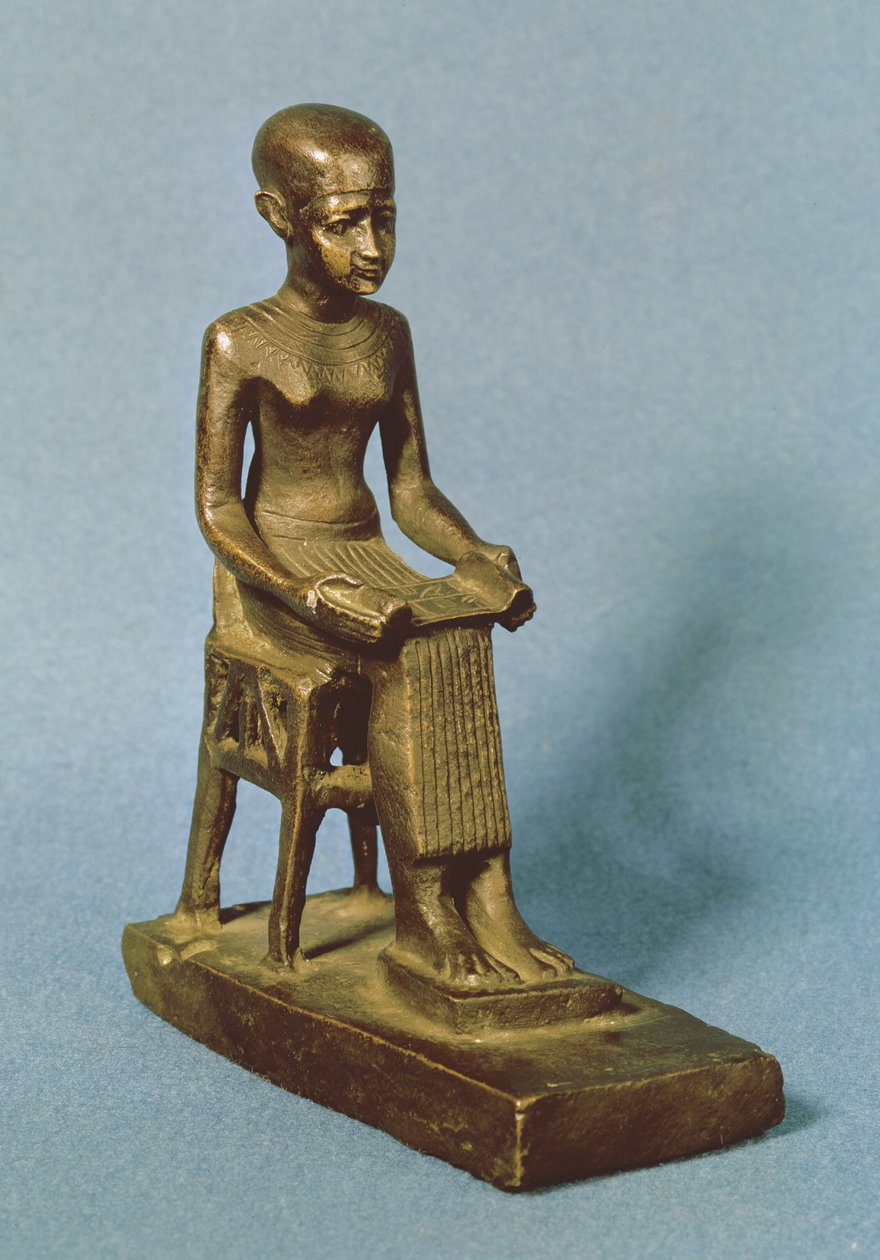 Istuva Imhotepin patsas tekijältä Egyptian 26th Dynasty