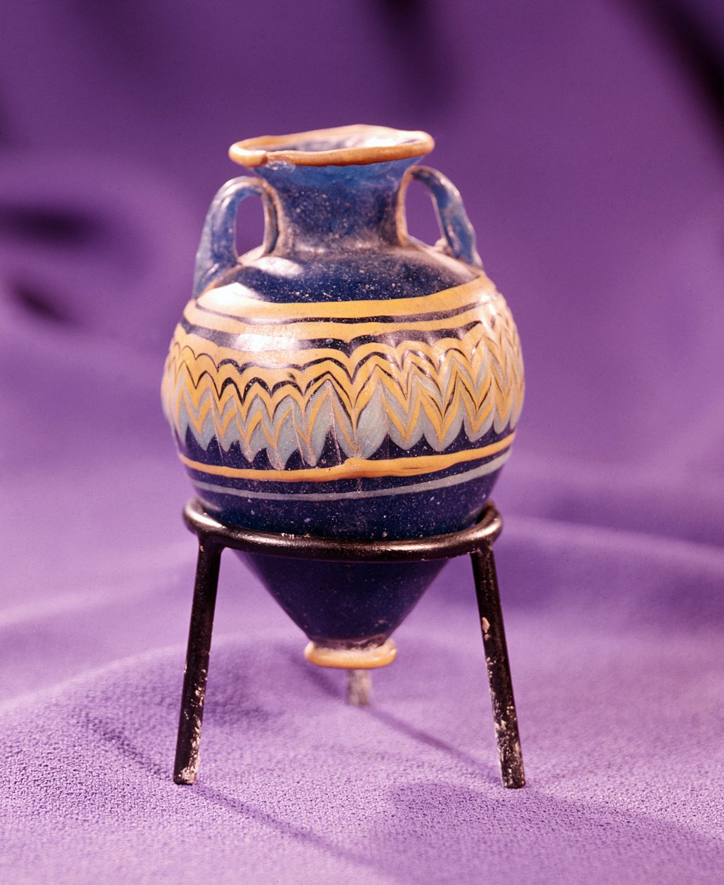Amphora, 3.-4. vuosisadalla eKr. (lasi) tekijältä Egyptian Egyptian