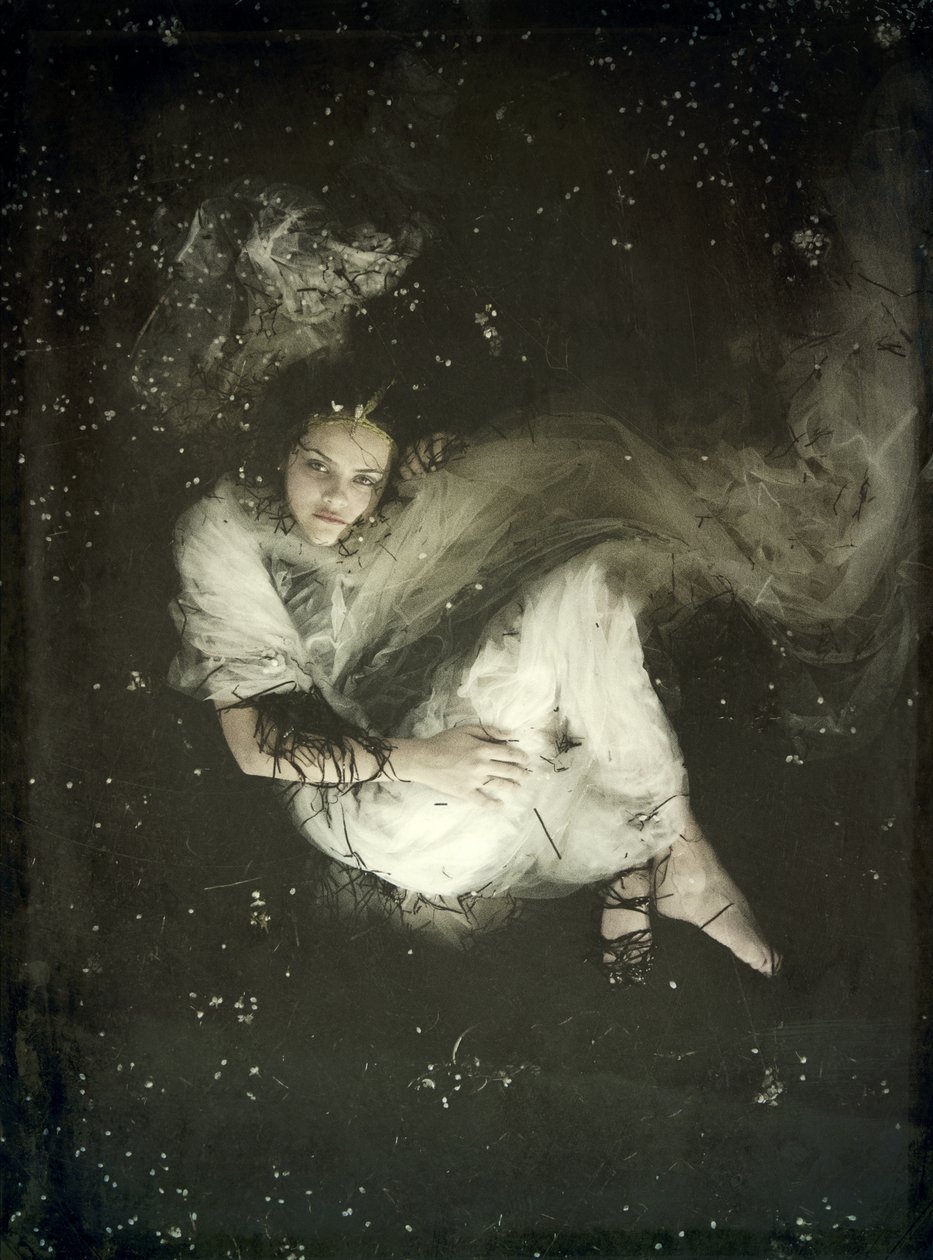 Kelluva morsian II, 2013 (silkkipaino) tekijältä Elinleticia Högabo
