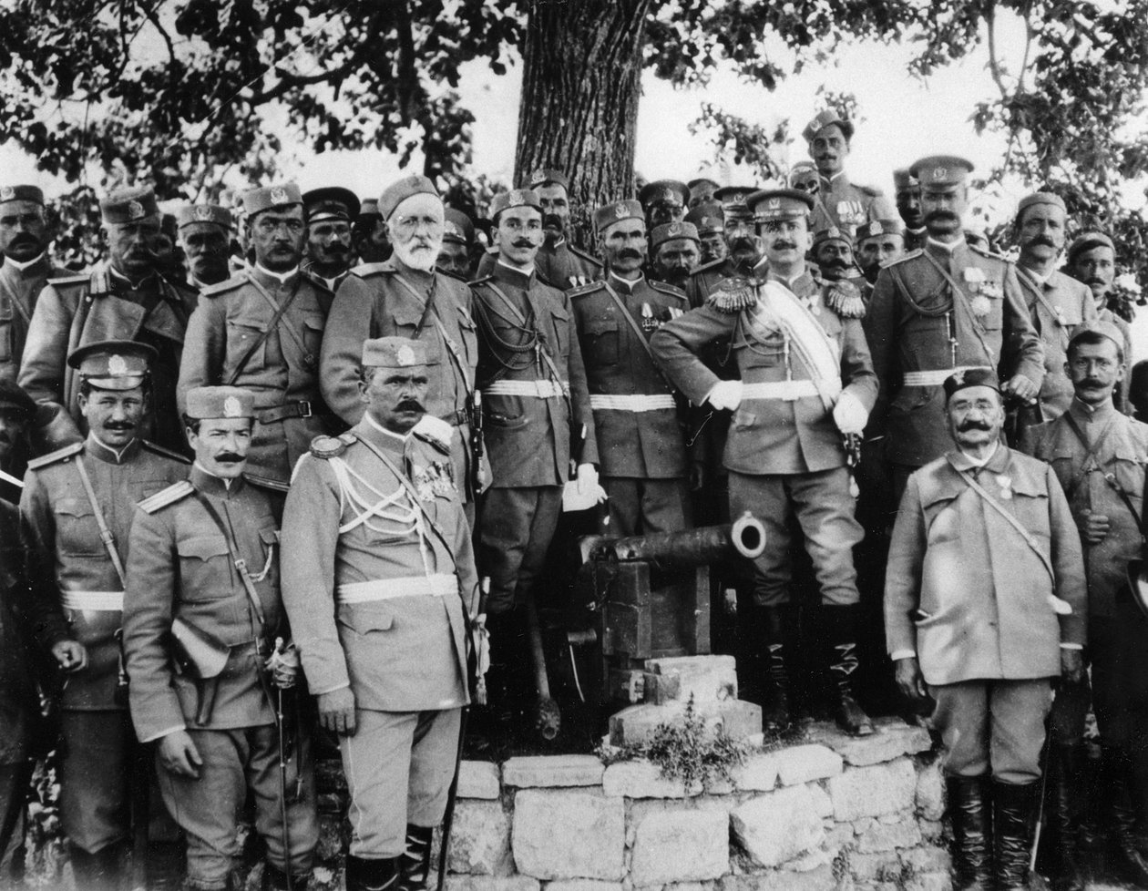 Ryhmäkuva Montenegrossa, 1913 tekijältä English Photographer
