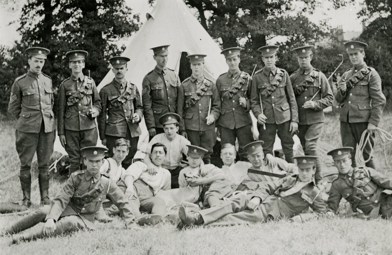 Ryhmäkuva London Mounted Army Service Corp:sta tekijältä English Photographer