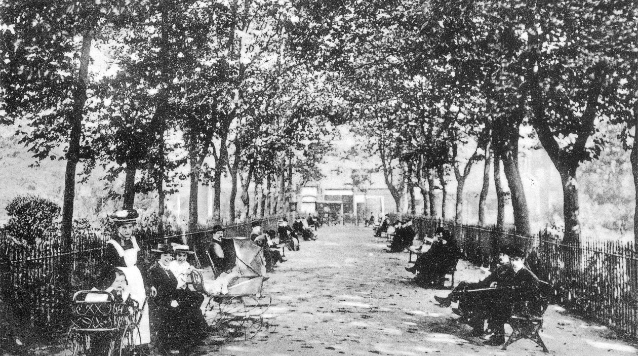 Islington Green, noin 1900 tekijältä English Photographer