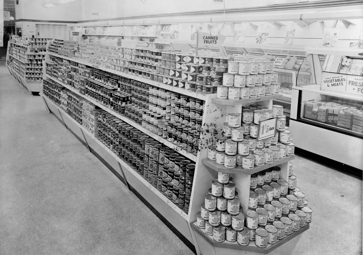 Säilykekäytävä, Woolworths-myymälä, 1956 tekijältä English Photographer