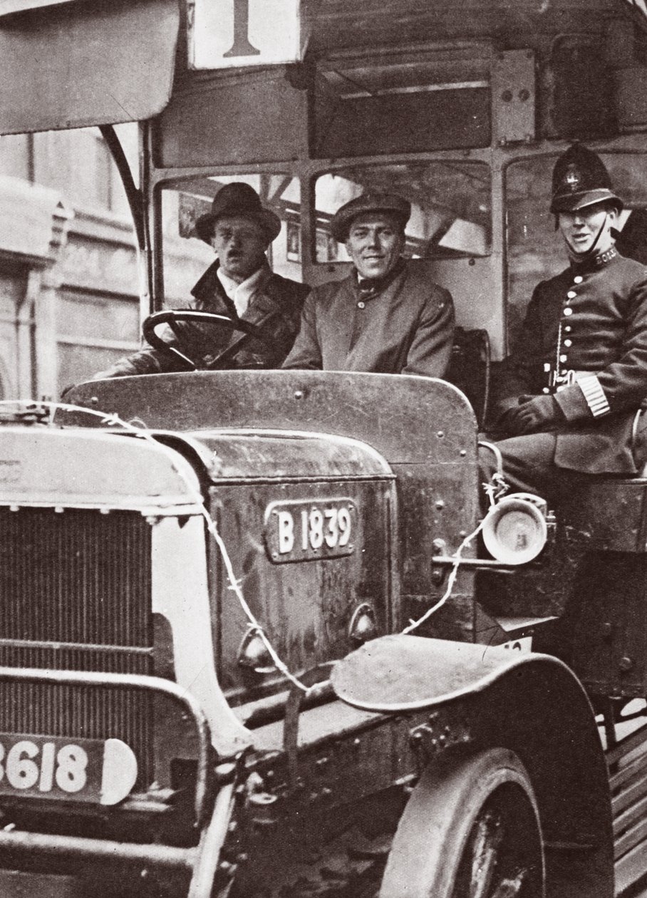 Vapaaehtoiskuljetus ja heidän poliisisuojelunsa, toukokuu 1926 tekijältä English Photographer