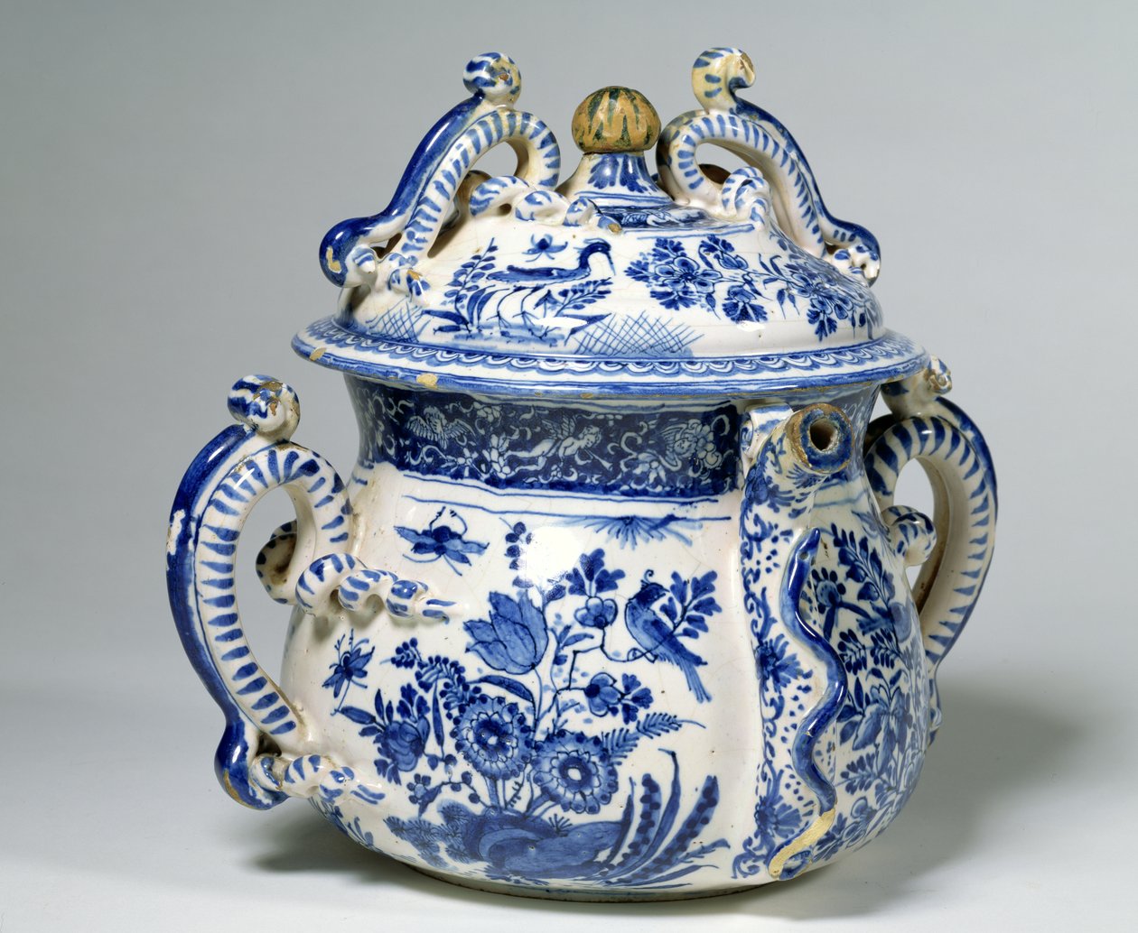 Delftware-kotelo ja kansi (keraaminen) tekijältä English School