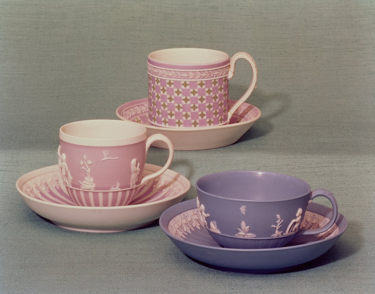 Wedgwood-kupit ja lautaset, 1785-90 (jasperware) tekijältä English School