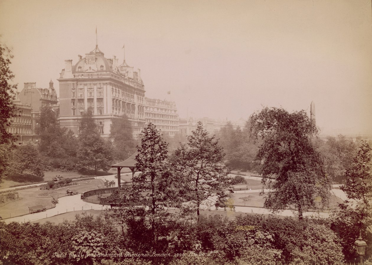 Hotel Cecil ja Embankment Gardens, Lontoo tekijältä English Photographer