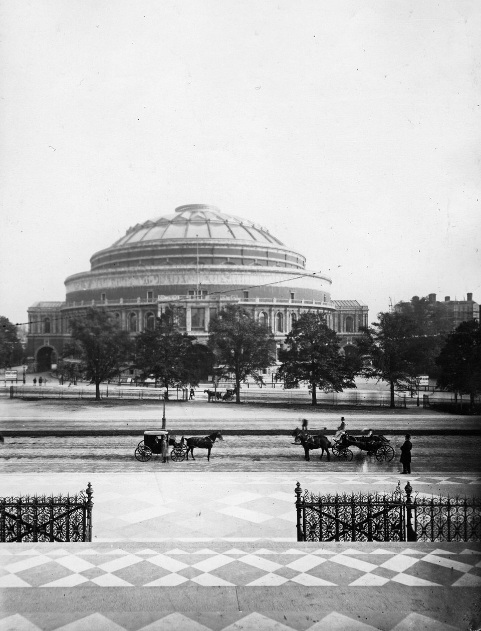 Royal Albert Hall, Lontoo, noin 1880-luku. tekijältä English Photographer