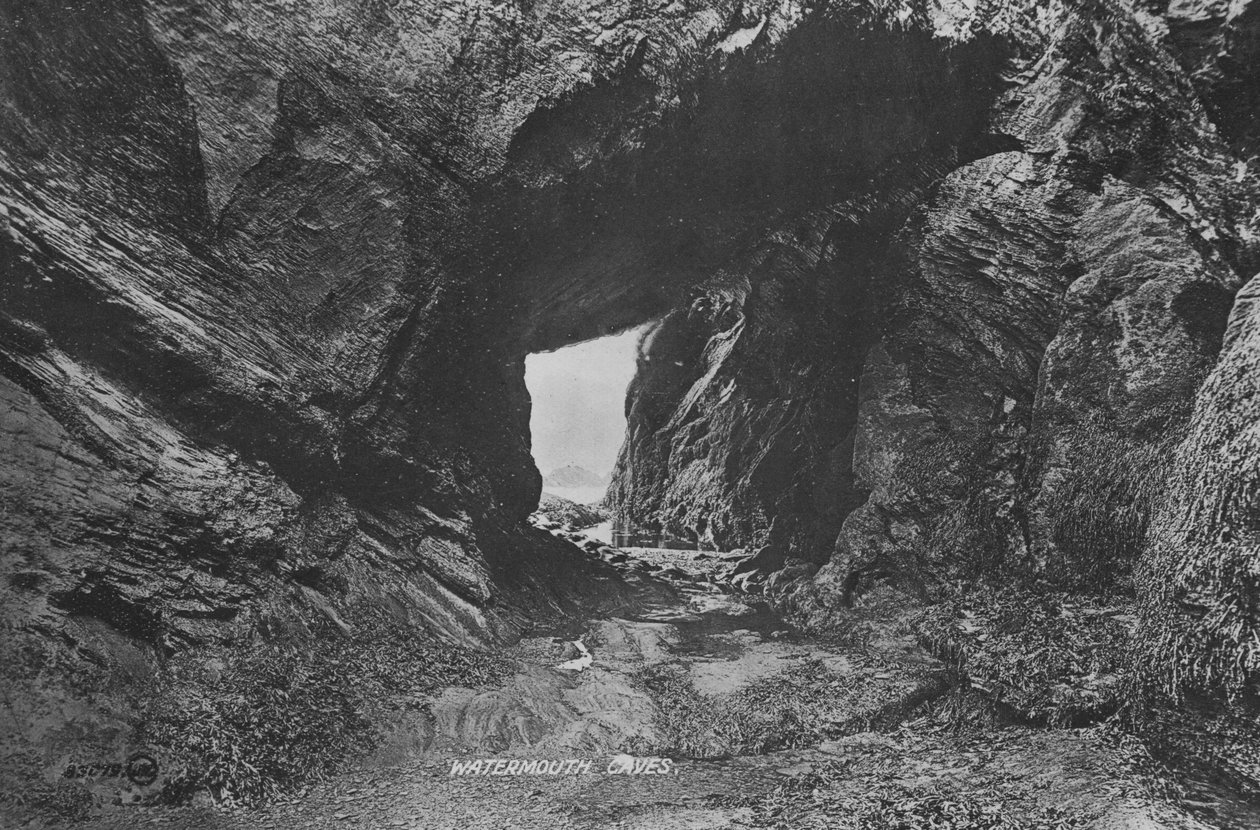 Watermouth Caves (m/w kuva) tekijältä English Photographer