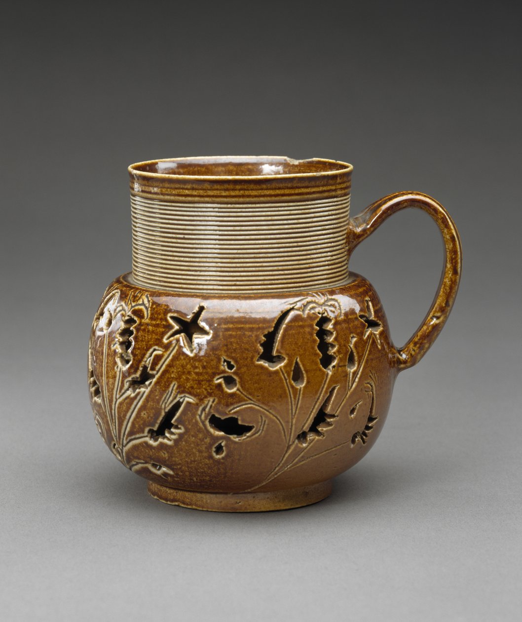 Muki, c. 1690-1705 (suolalasitettu kivitavara) tekijältä English School