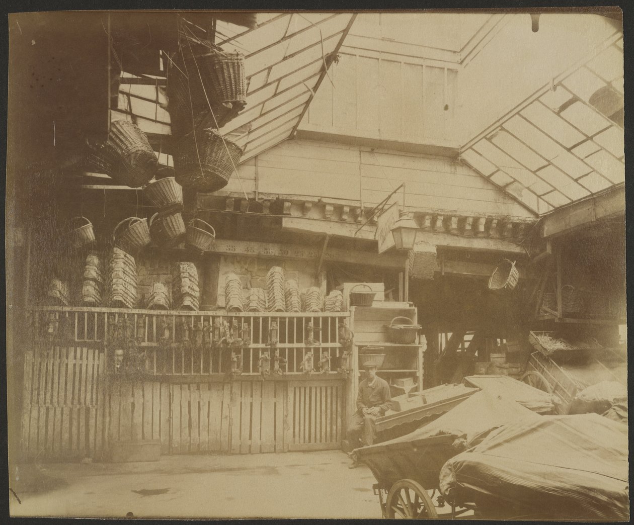 Hôtellerie du Heaume, 5 Rue Pirouette (1°) tekijältä Eugène Atget