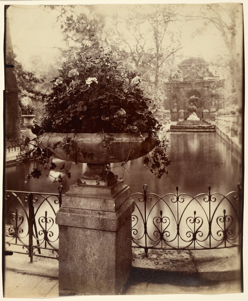Luxemburgin puutarhat tekijältä Eugène Atget