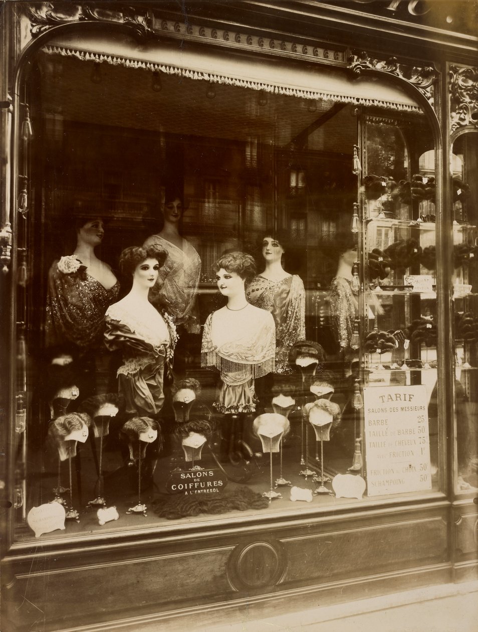 Kampaajan tutkimus tekijältä Eugène Atget
