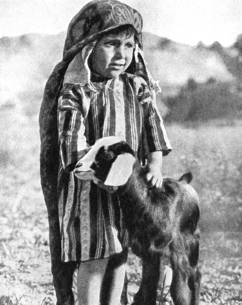 Tunisialainen poika Saharan autiomaassa, 1936. tekijältä Ewing Galloway