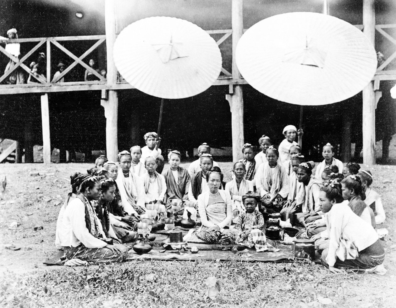 Sawbwan vaimo ja lapsi, Wuntho, Burma, n. 1890 tekijältä Felice Beato