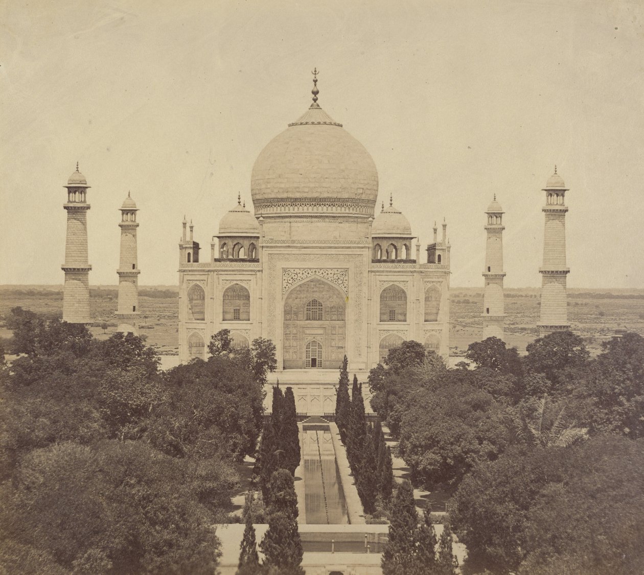 [Taj Mahal sisäänkäynnin portilta] tekijältä Felice Beato