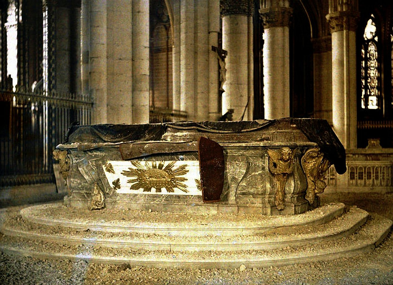 Ennallistamiskappelin alttari, Cathedrale Notre-Dame, Reims, Marne, Ranska, 1917 (autokromi) tekijältä Fernand Cuville