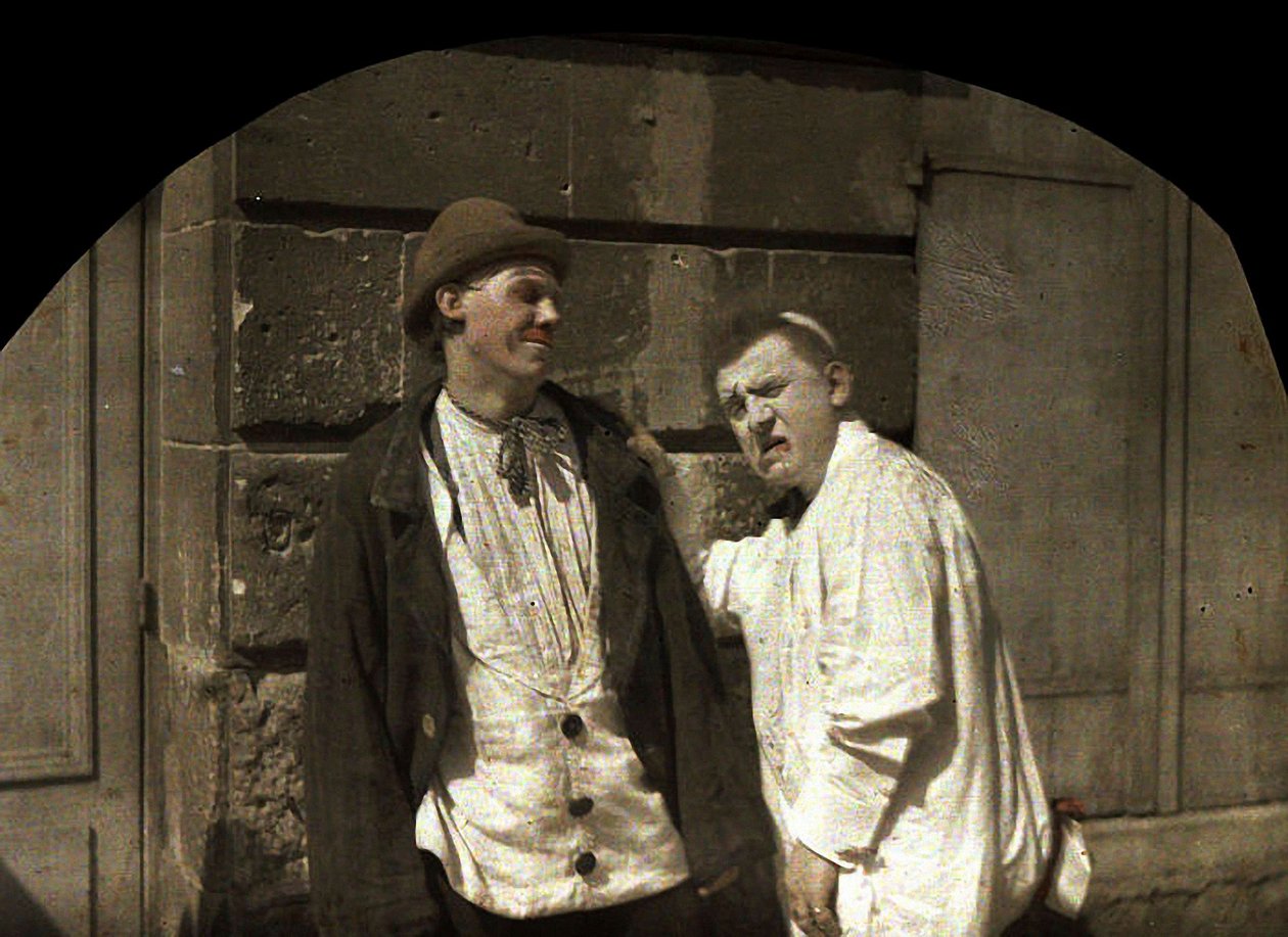 Footel klovni ja hänen poikansa Soissons, Aisne, Ranska, 1917 (autokromi) tekijältä Fernand Cuville
