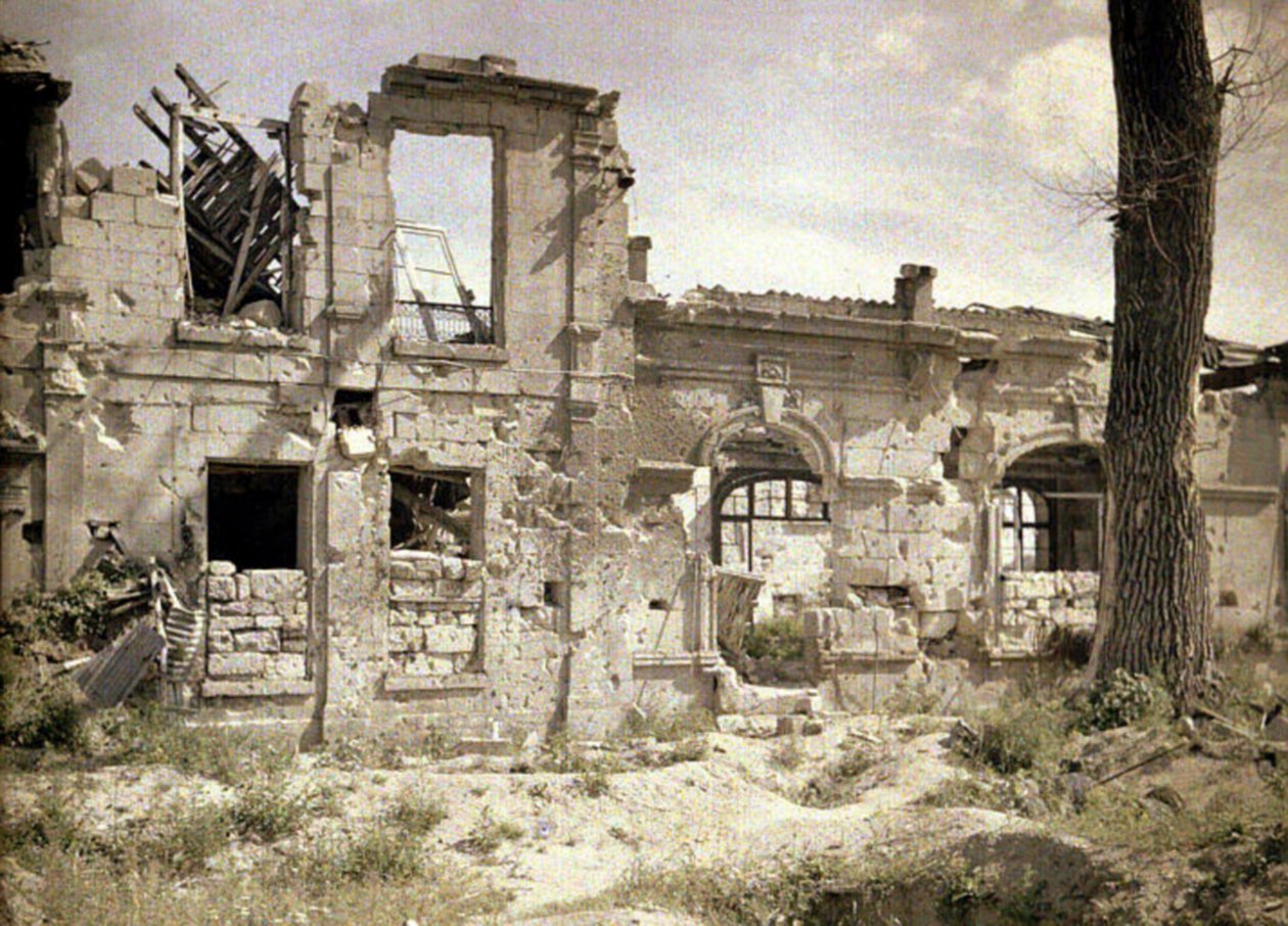 Chateau Saint-Paulin rauniot, Crouy, Soissons, Aisne, Ranska, 1917 (autokromi) tekijältä Fernand Cuville