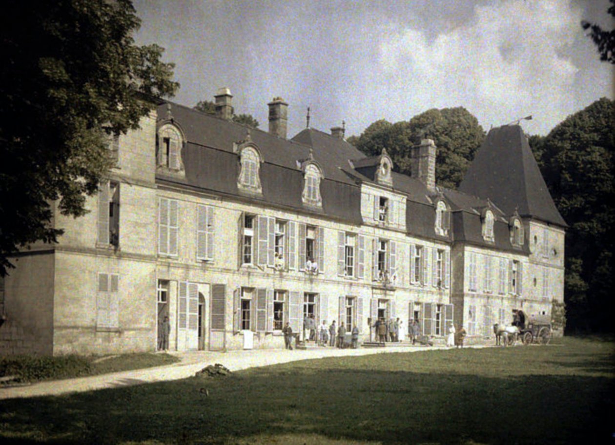 Chateau Vauxbuinin sotilaat, joita Ranskan armeija käytti sairaalana, Soissons, Aisne, Ranska, 1917 (autokromi) tekijältä Fernand Cuville