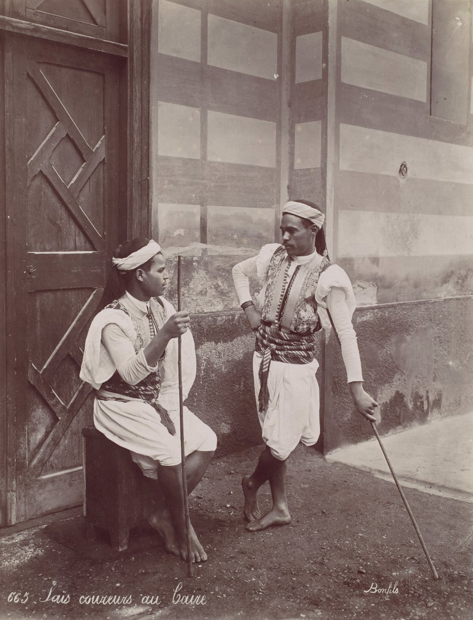 Tunne juoksijat Kairossa 1870-luvulla. tekijältä Félix Bonfils