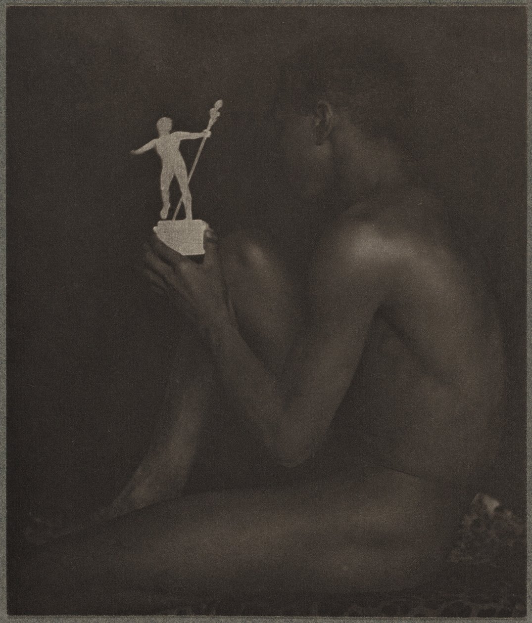 Eebenpuu ja norsunluu,1899 (kuva) tekijältä Forshaw Day