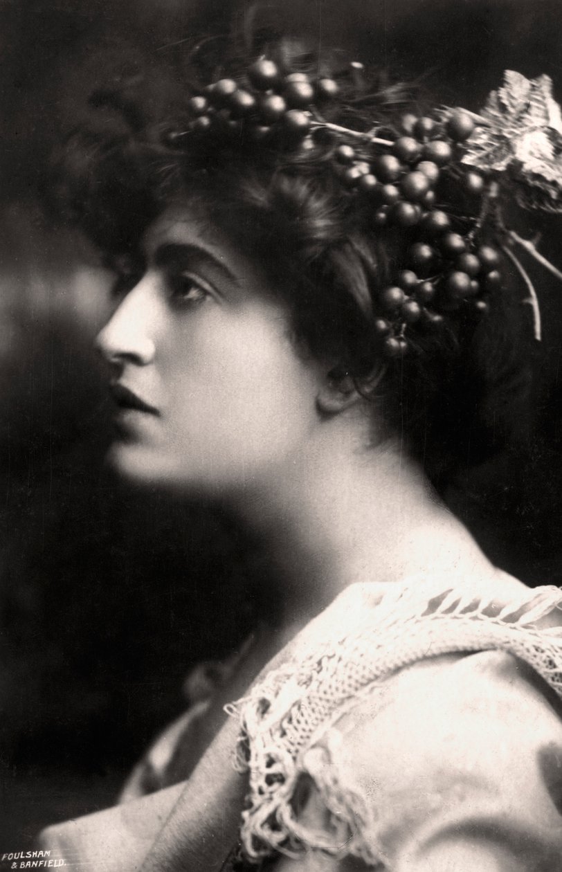 Constance Collier 1878-1955, brittiläinen näyttelijä, 1900-luku. tekijältä Foulsham and Banfield