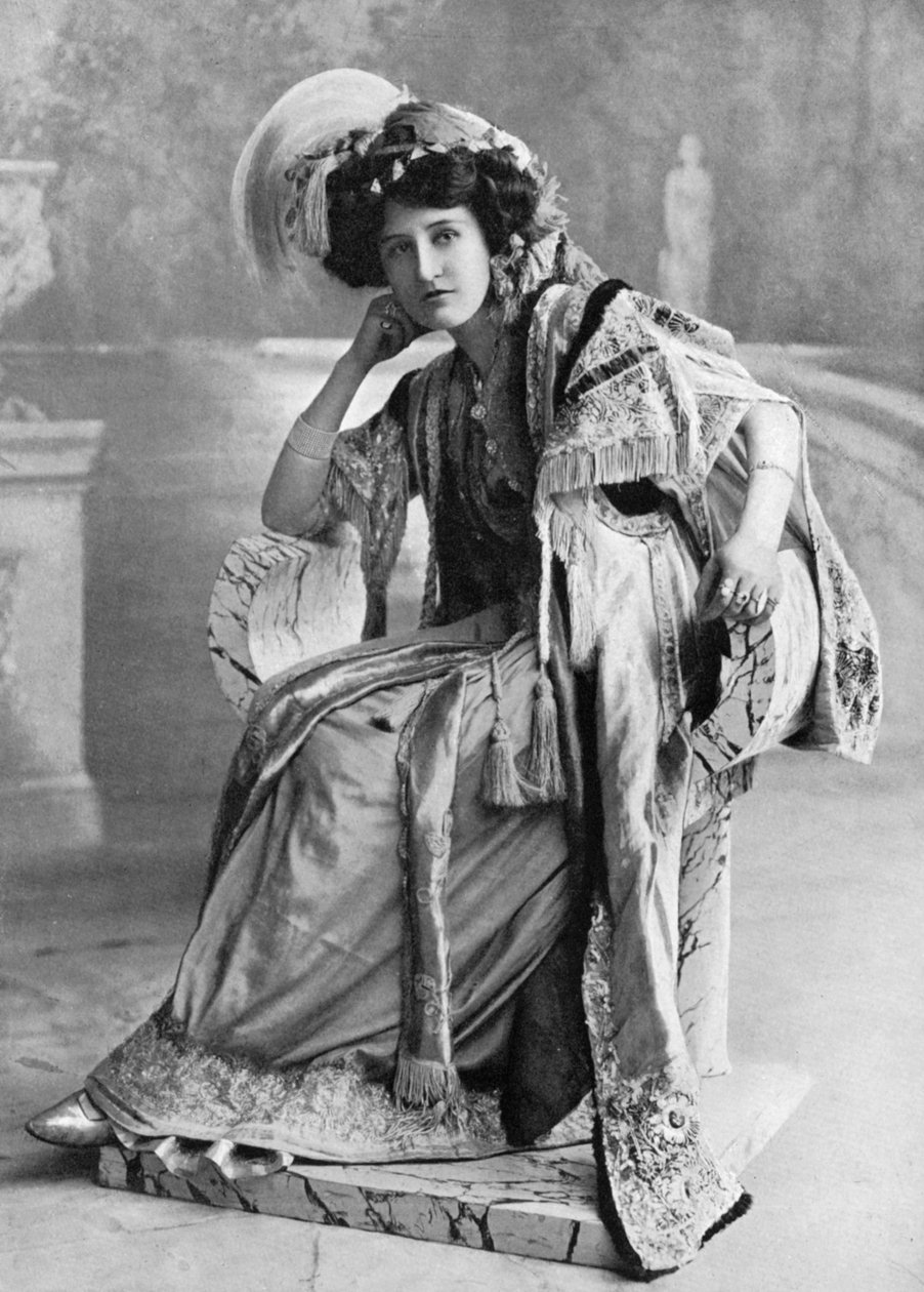 Elizabeth Firth, 1908-1909. tekijältä Foulsham and Banfield