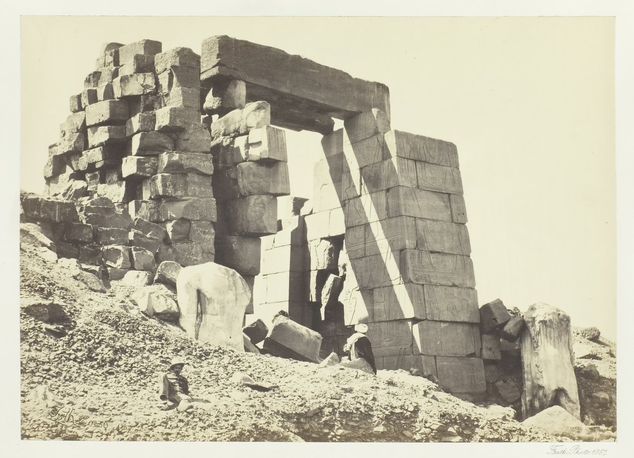 Graniittipylväs, Thebes, 1857. tekijältä Francis Frith
