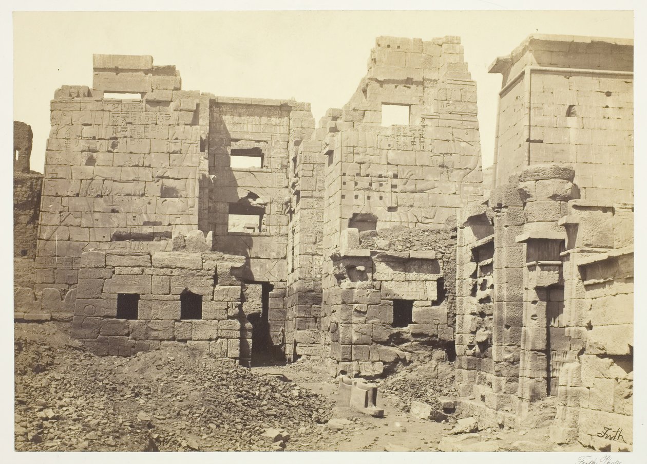 Temppelipalatsi, Medinet-Haboo, n. 1857. tekijältä Francis Frith