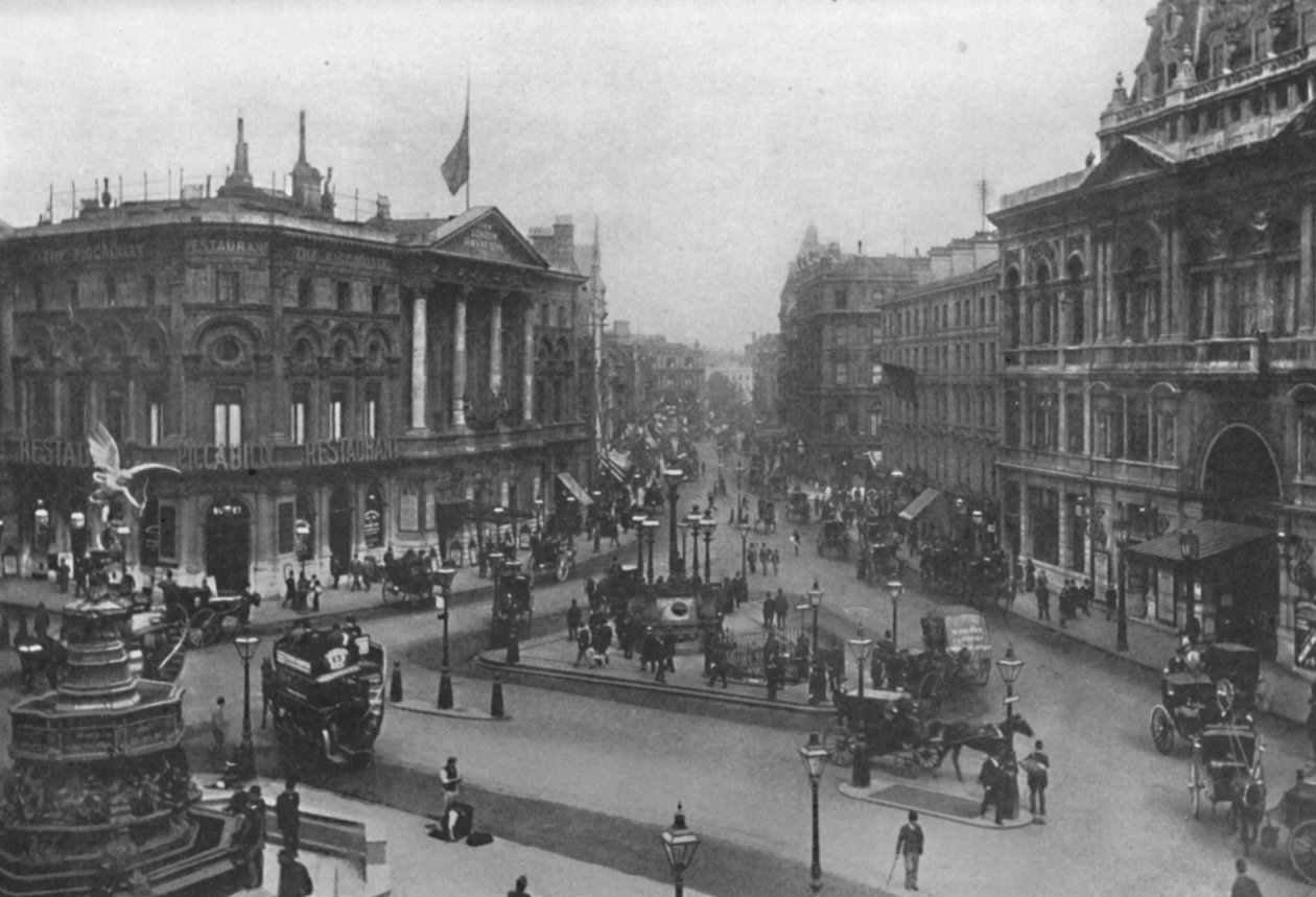 Piccadilly Circus, 1909. tekijältä Frith and Co