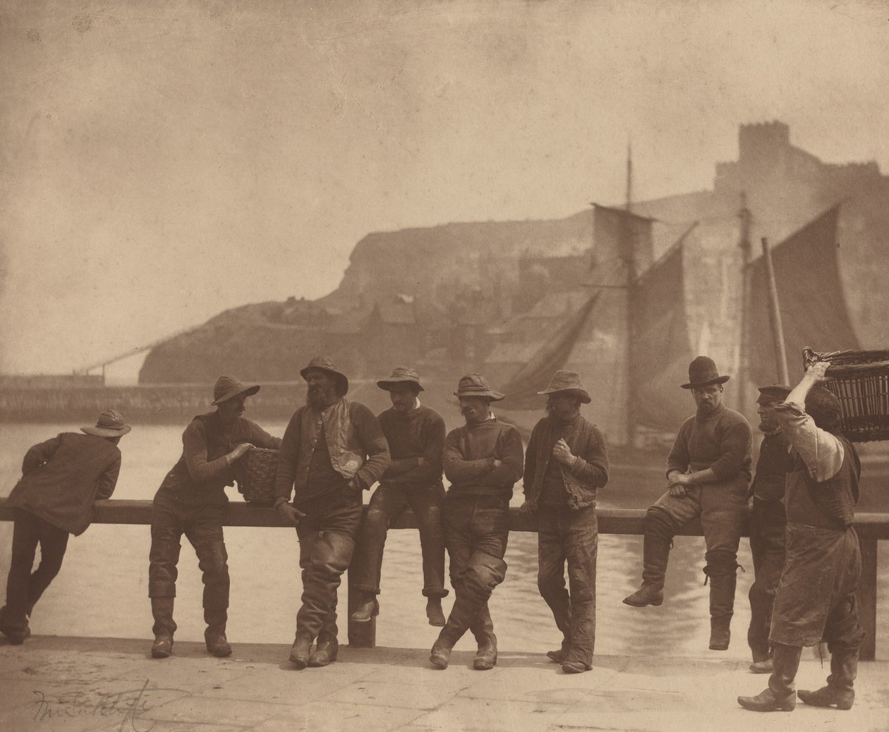 Whitby Fishermen, n. 1885. tekijältä Frank Meadow. Sutcliffe