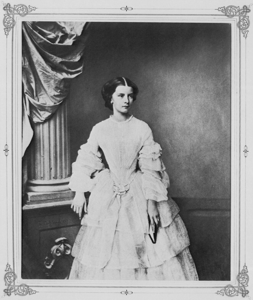 Itävallan keisarinna Elisabeth, 1857 tekijältä Franz Hanfstaengl