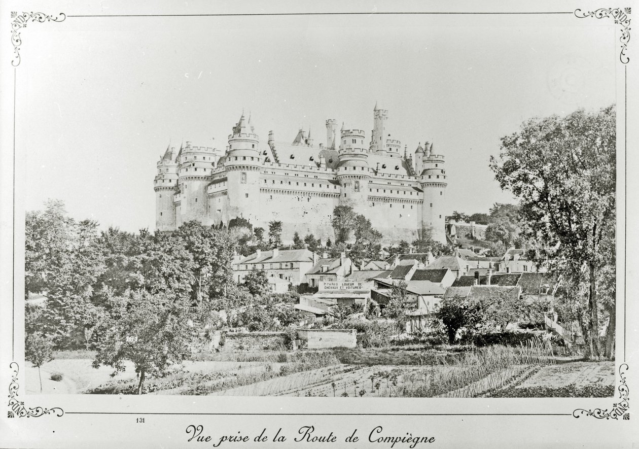 Pierrefondsin linna Viollet-le-Ducin restauroinnin jälkeen. tekijältä French Photographer